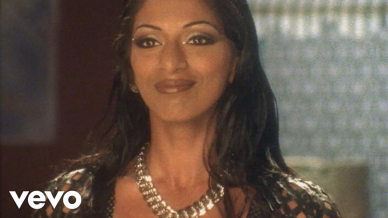 Main Dekhne Ki Cheeze Hoon - Song Cover Image