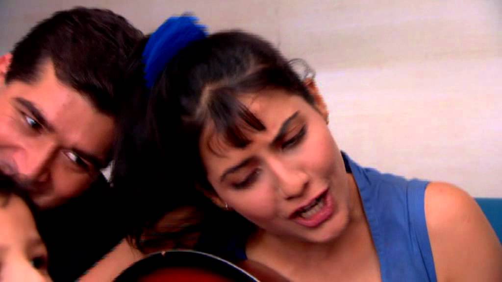 Aur Kya Zindagi Hai - Song Cover Image