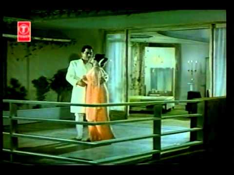 Chand Kitni Door Tha - Song Cover Image