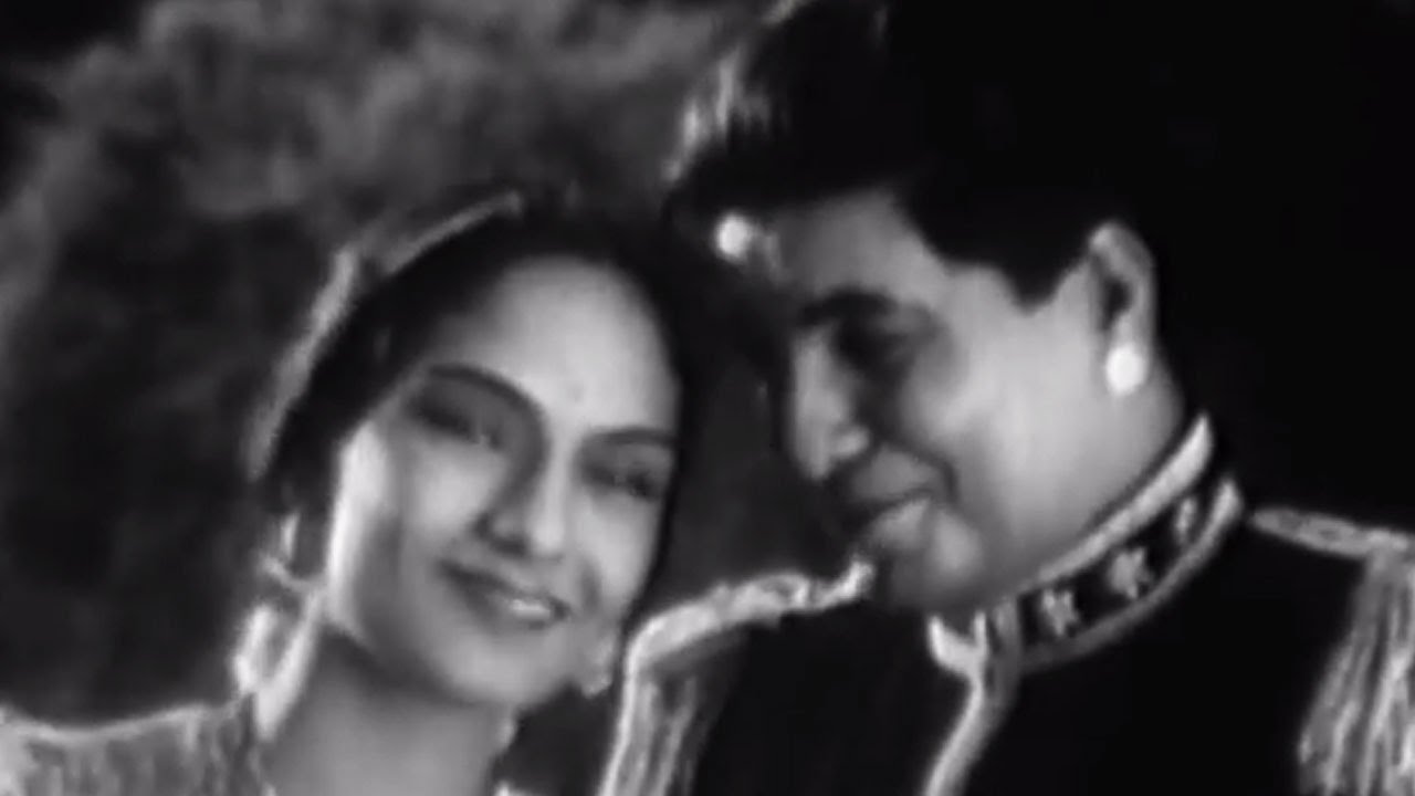 Milake Nazar Tum - Song Cover Image