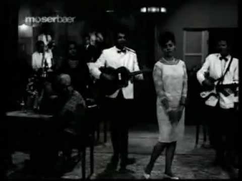 Tarsi Huyi Nazar Se - Song Cover Image