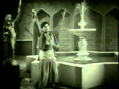 Jinki Tasveer Nigahon Mein Liye - Song Cover Image