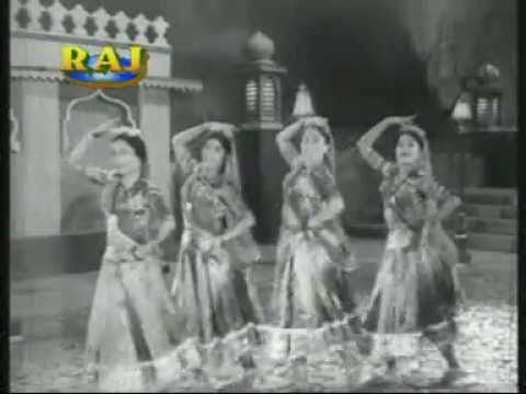 Aankh Mein Rahte - Song Cover Image