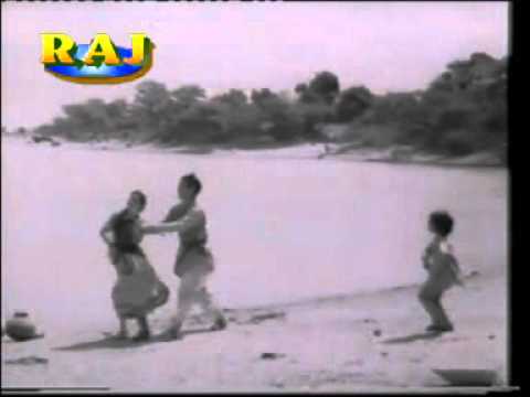 Chachi Akad Gayi - Song Cover Image