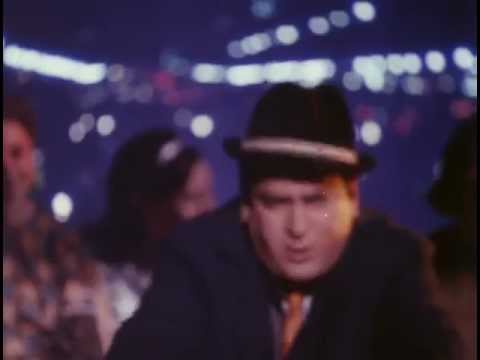 Aji Aisaa Maukaa Phir Kahaan Milegaa - Song Cover Image