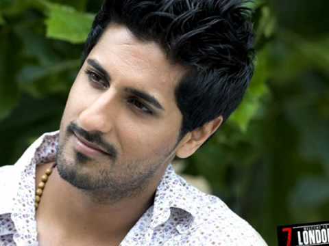 Hum Adhoray - Song Cover Image